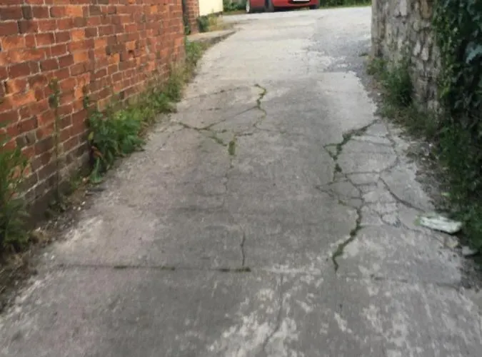 Comfortable Rooms With Live In Host, Walking Distance To The High St & More