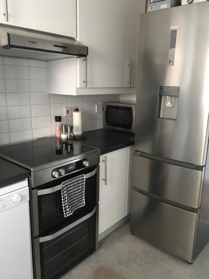 Comfortable With Live In Host, Walking Distance To The High St & Privatunterkunft Glastonbury