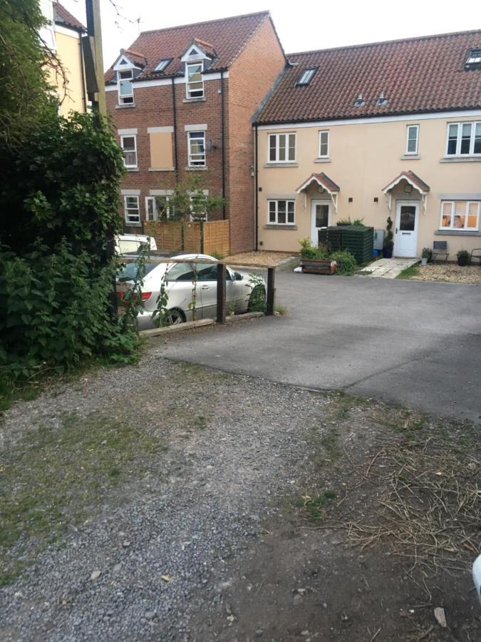 Comfortable With Live In Host, Walking Distance To The High St & * Glastonbury